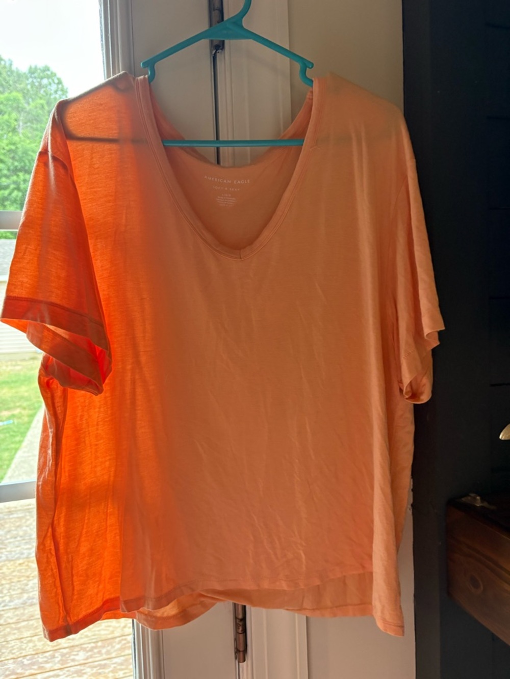 American Eagle Outfitters Peach V-Neck Short Sleeve Tee
